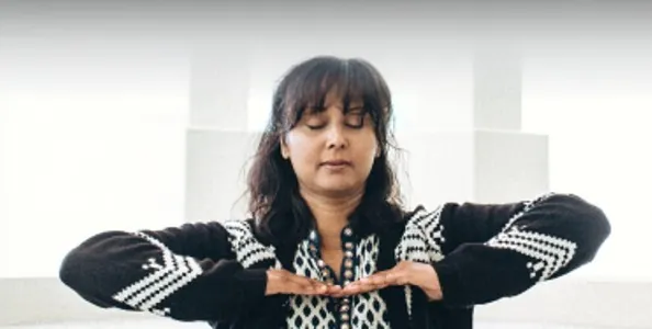 Learn the Powerful breathing techniques of Sudarshan Kriya Explore the secrets of the breath and harness the power of the mind.